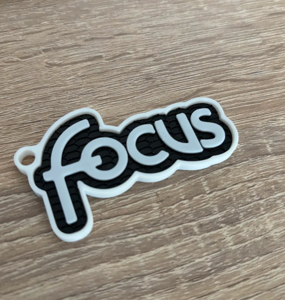 Ford stílusú fekete-fehér kulcstartók