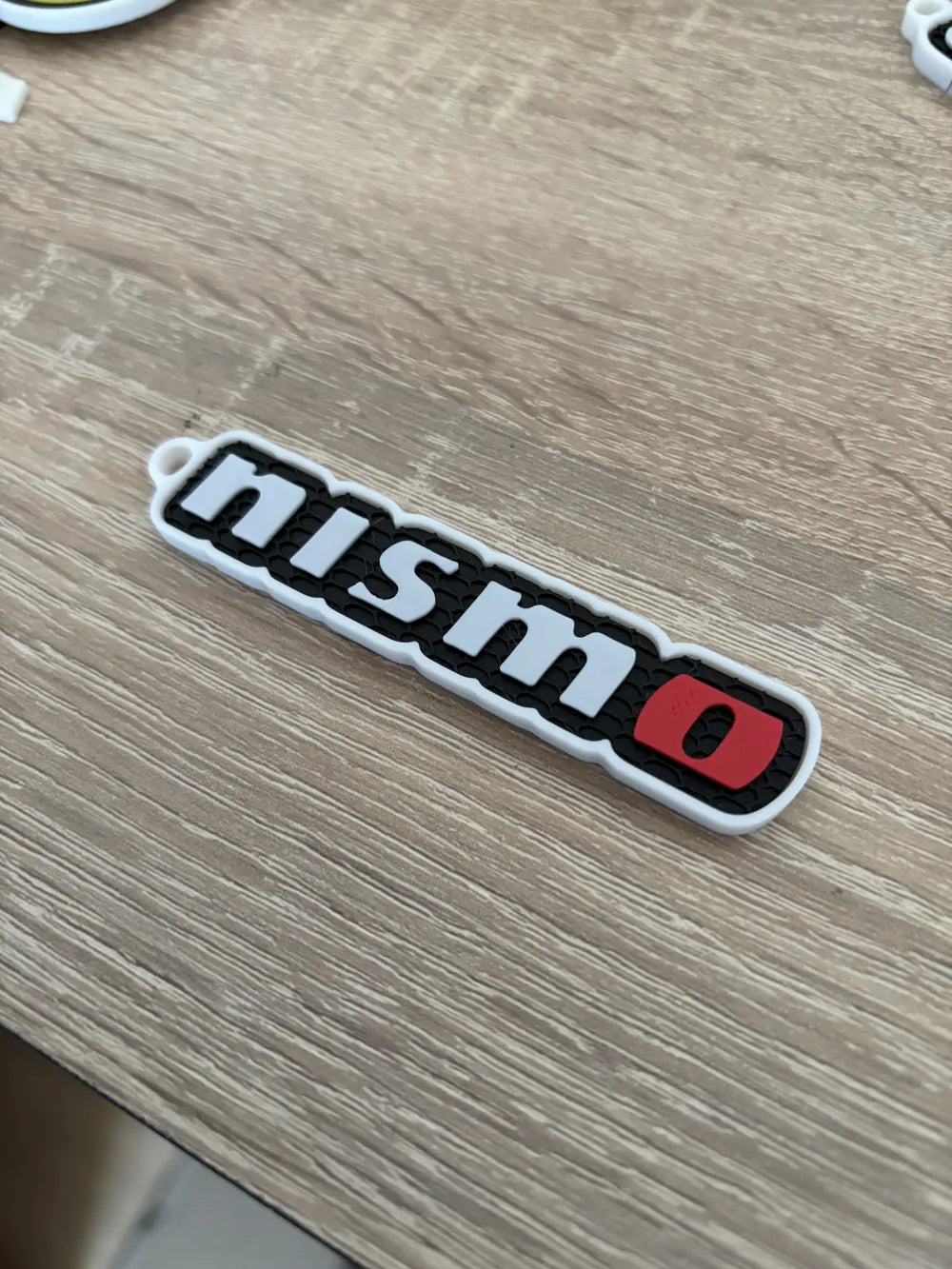 Nissan stílusú kulcstartók