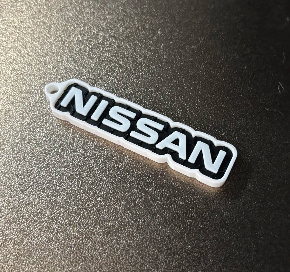 Nissan stílusú kulcstartók